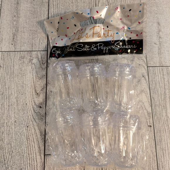 Clear Mini Salt & Pepper Shakers - Picture 1 of 4